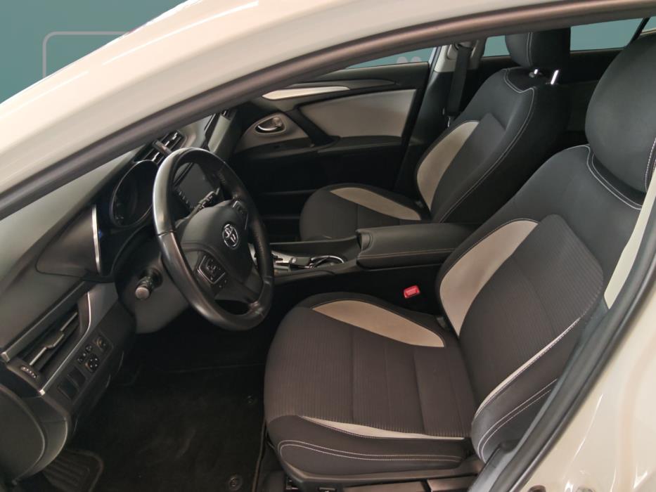 TOYOTA Avensis 2018