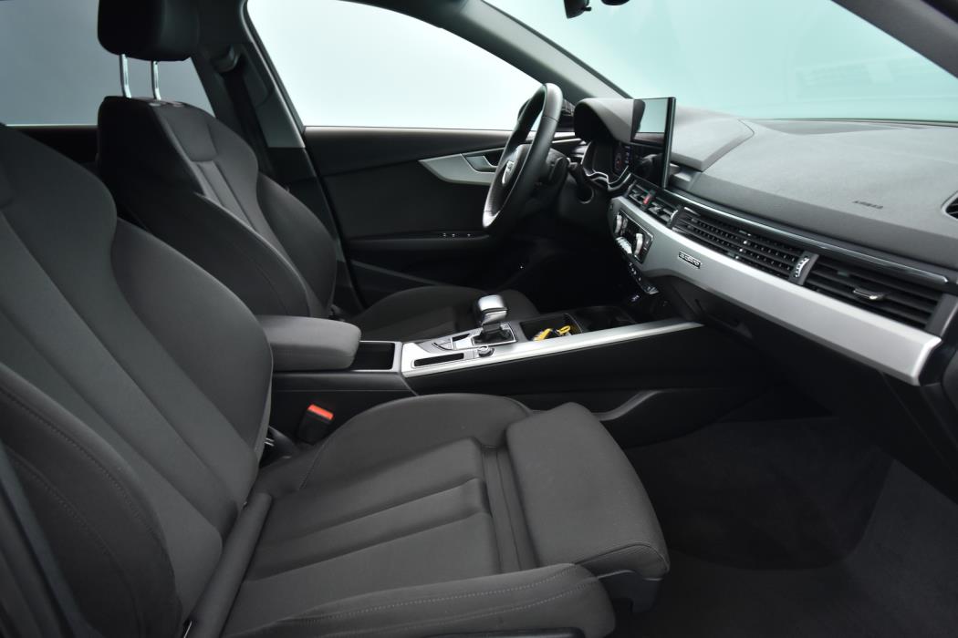 Audi A4 2023