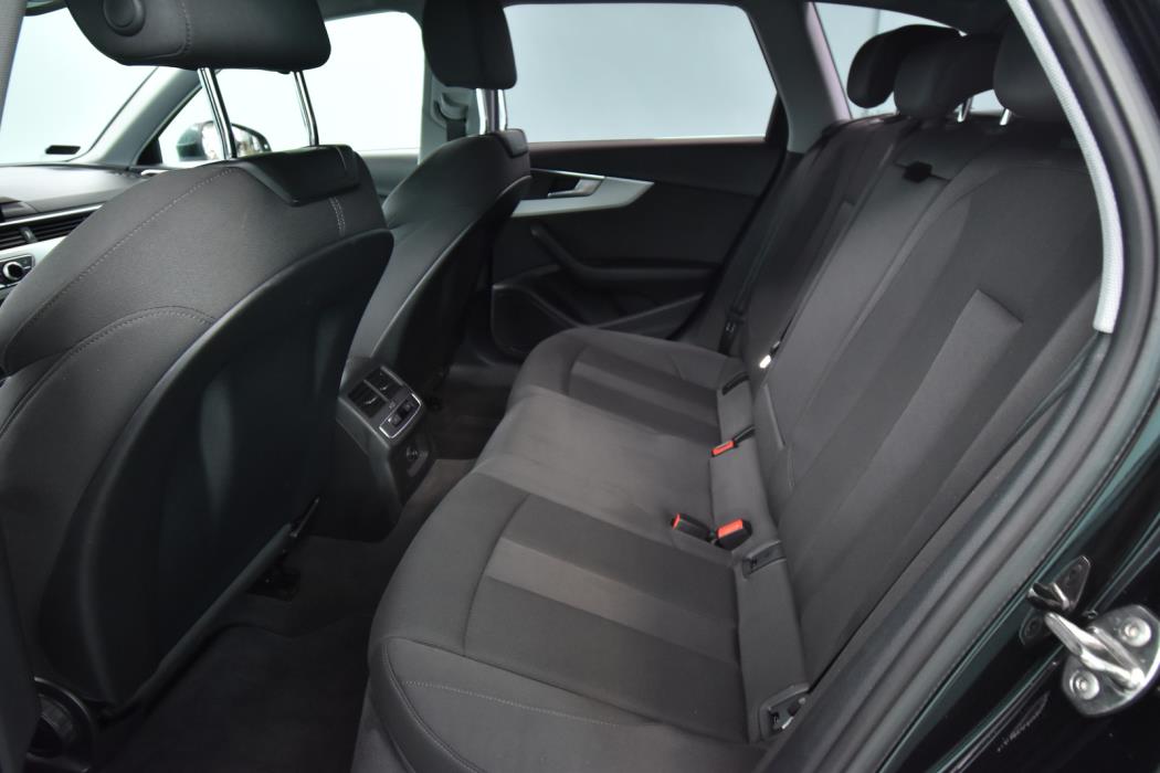 Audi A4 2023