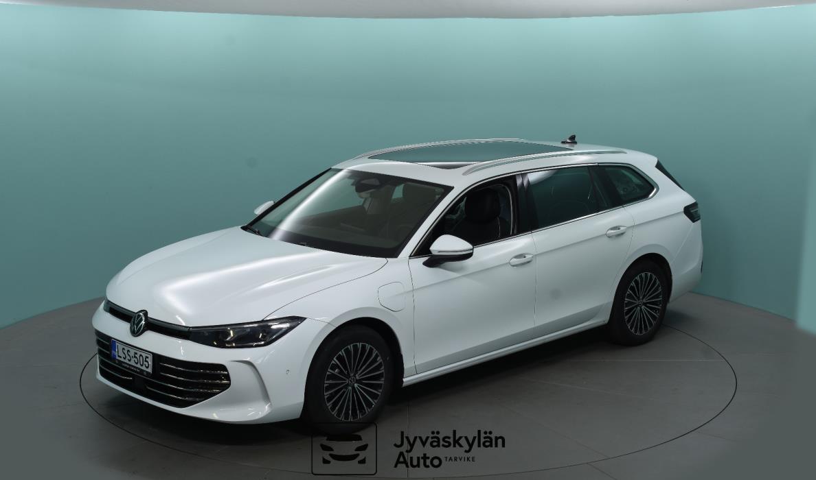 VOLKSWAGEN Passat 2024