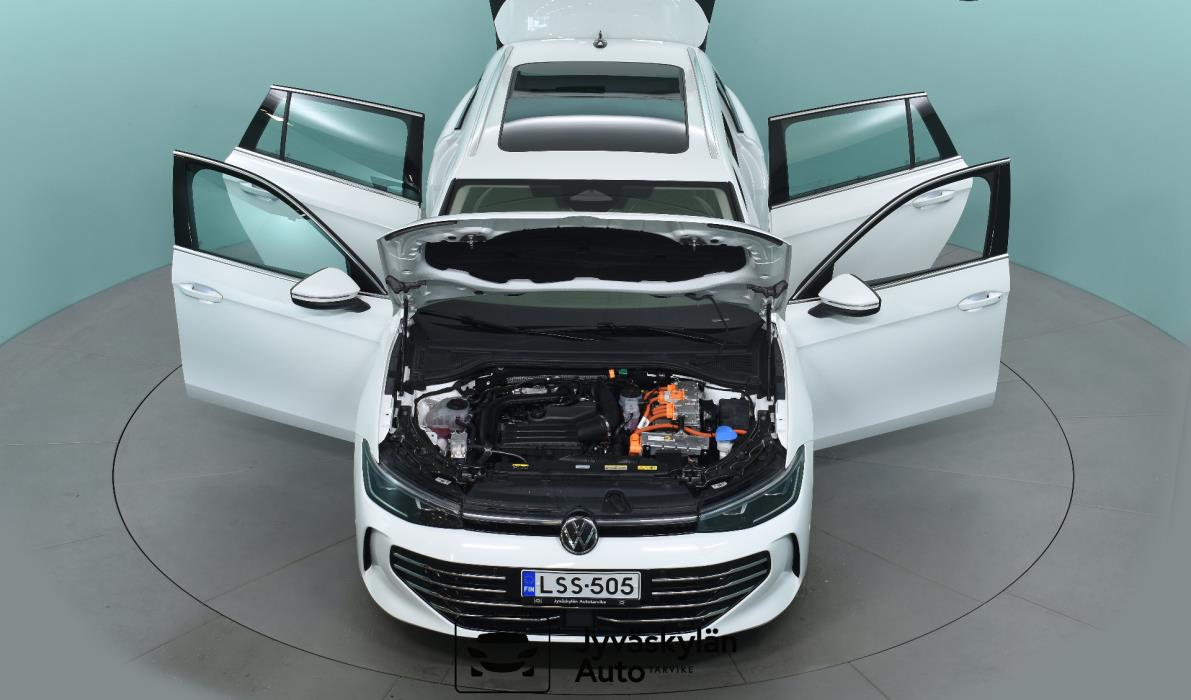 VOLKSWAGEN Passat 2024