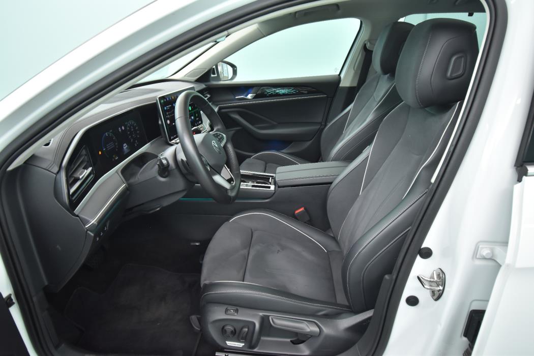 VOLKSWAGEN Passat 2024