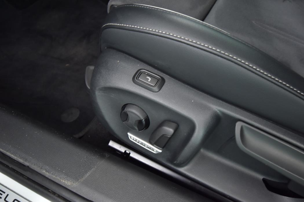 VOLKSWAGEN Passat 2024