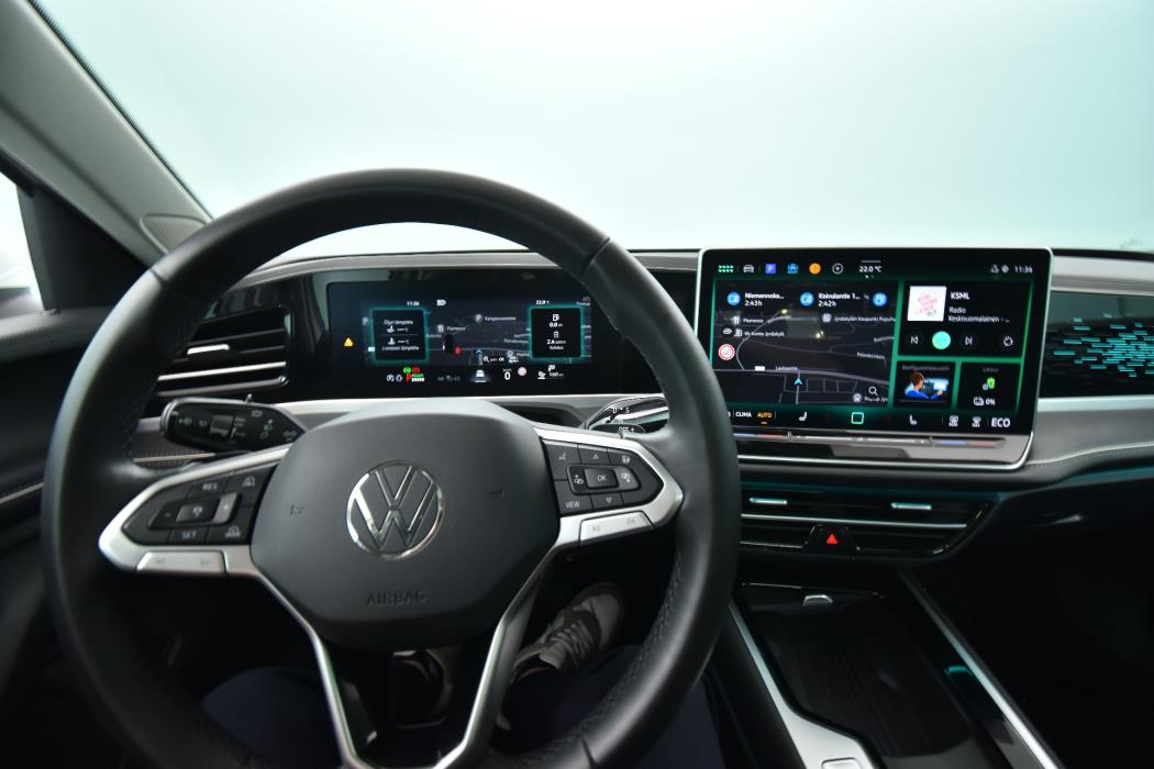 VOLKSWAGEN Passat 2024