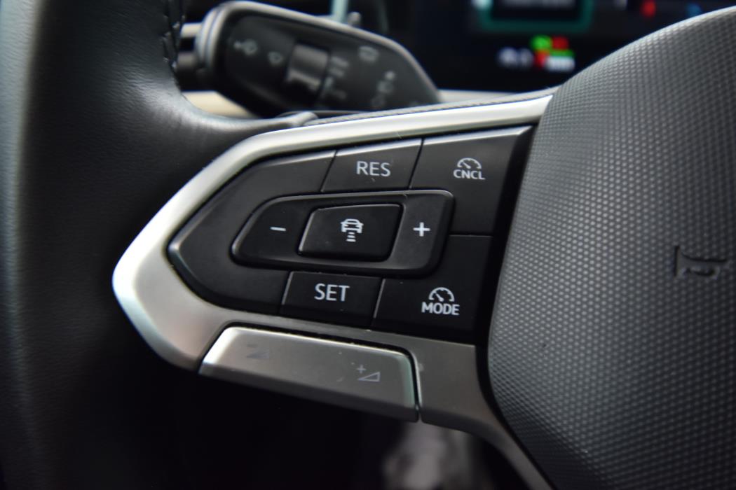 VOLKSWAGEN Passat 2024