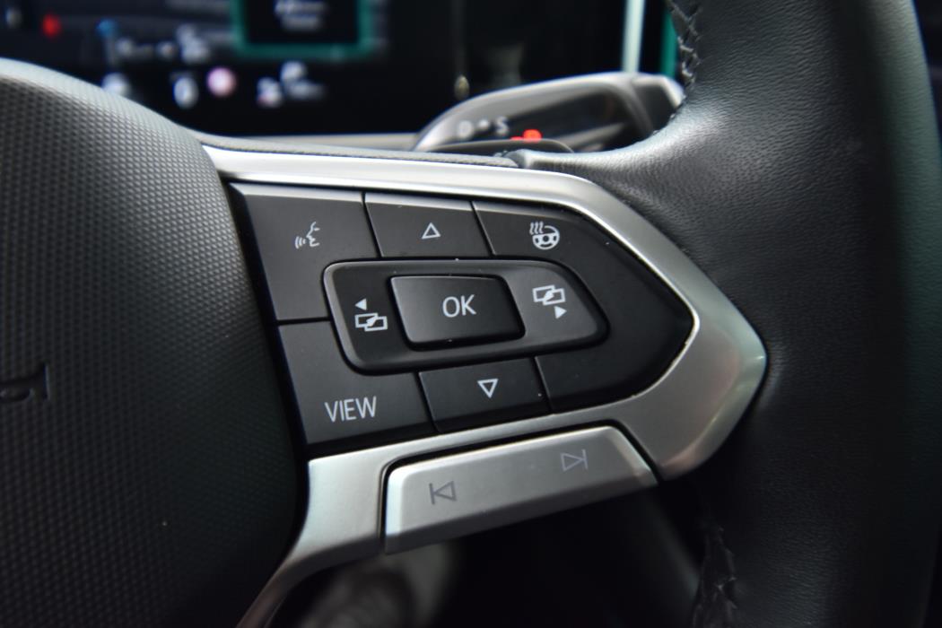 VOLKSWAGEN Passat 2024