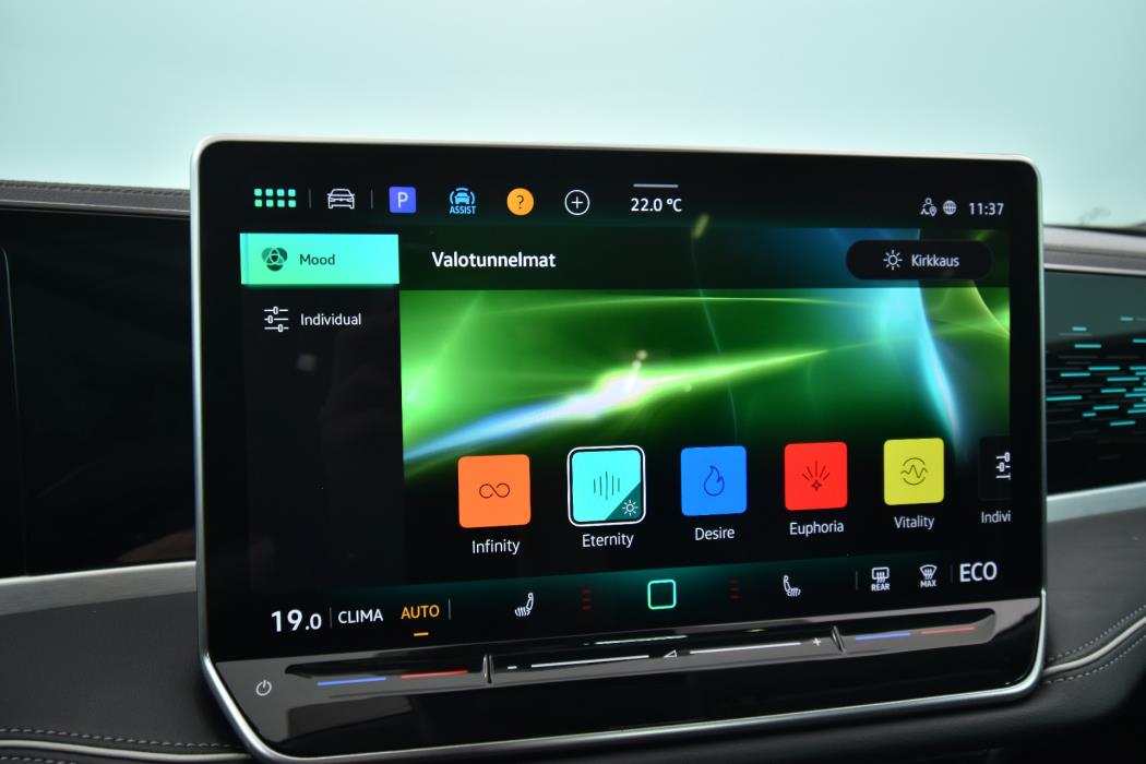 VOLKSWAGEN Passat 2024