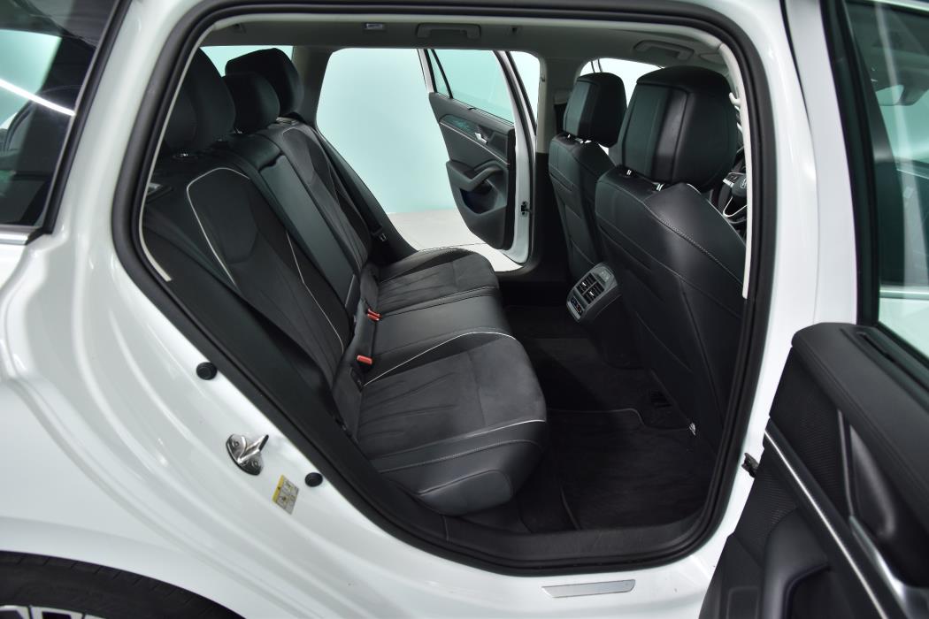 VOLKSWAGEN Passat 2024