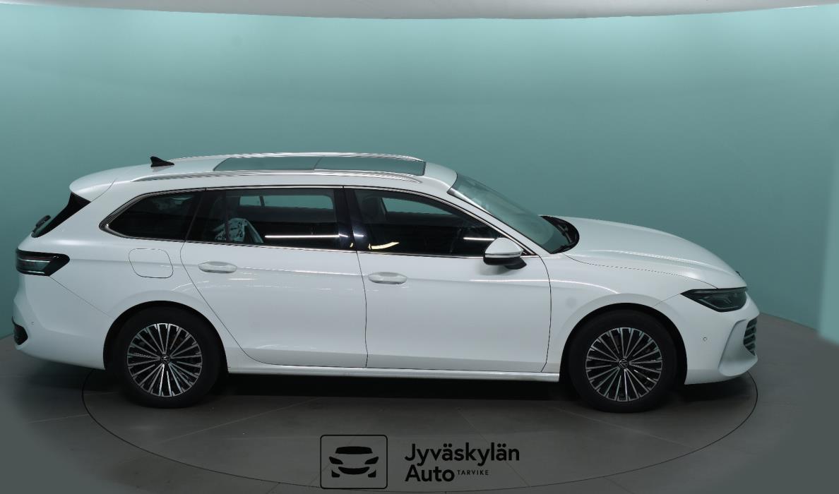 VOLKSWAGEN Passat 2024