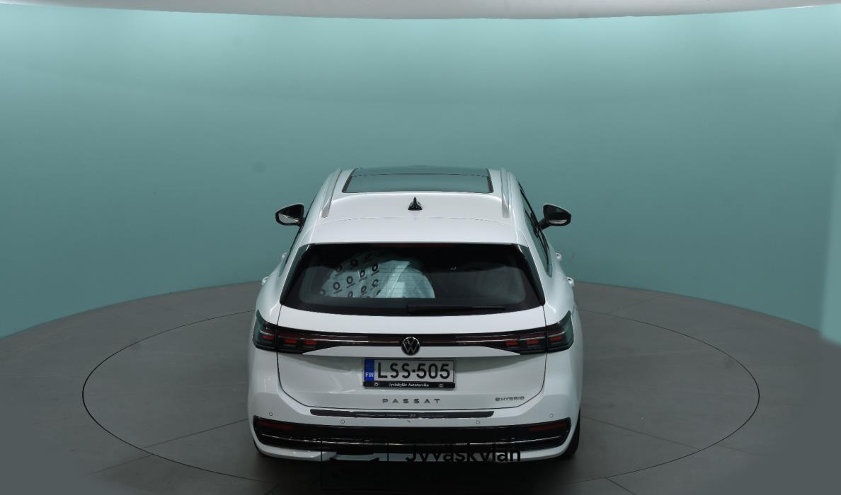 VOLKSWAGEN Passat 2024