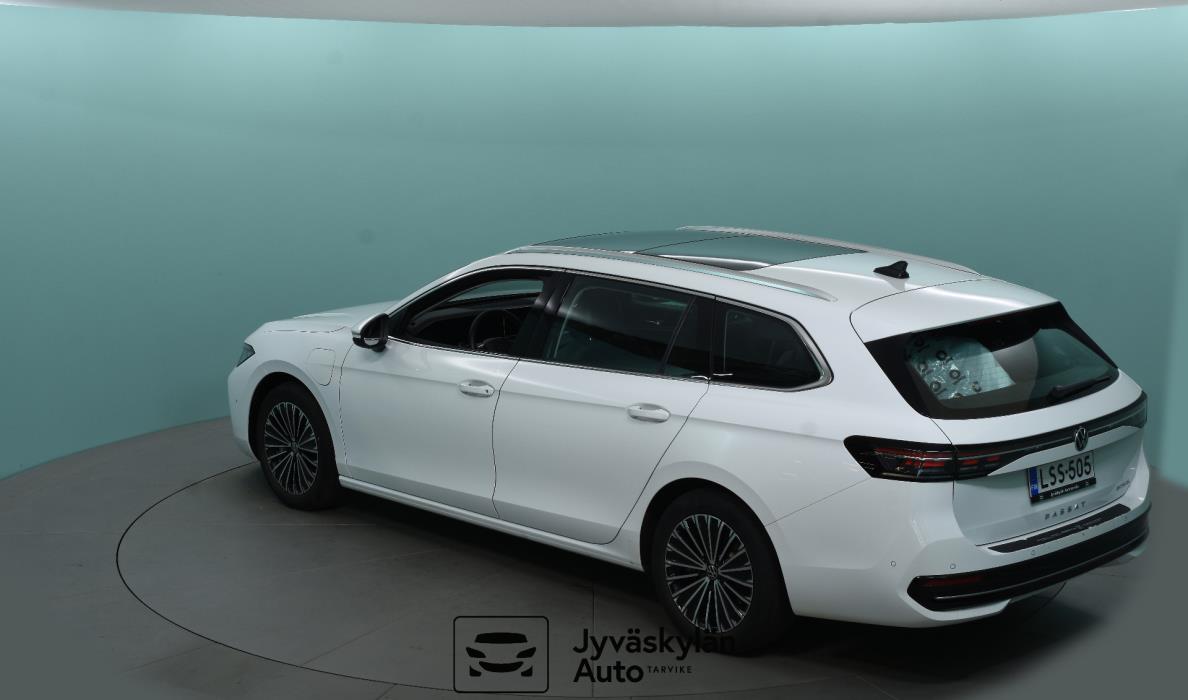 VOLKSWAGEN Passat 2024