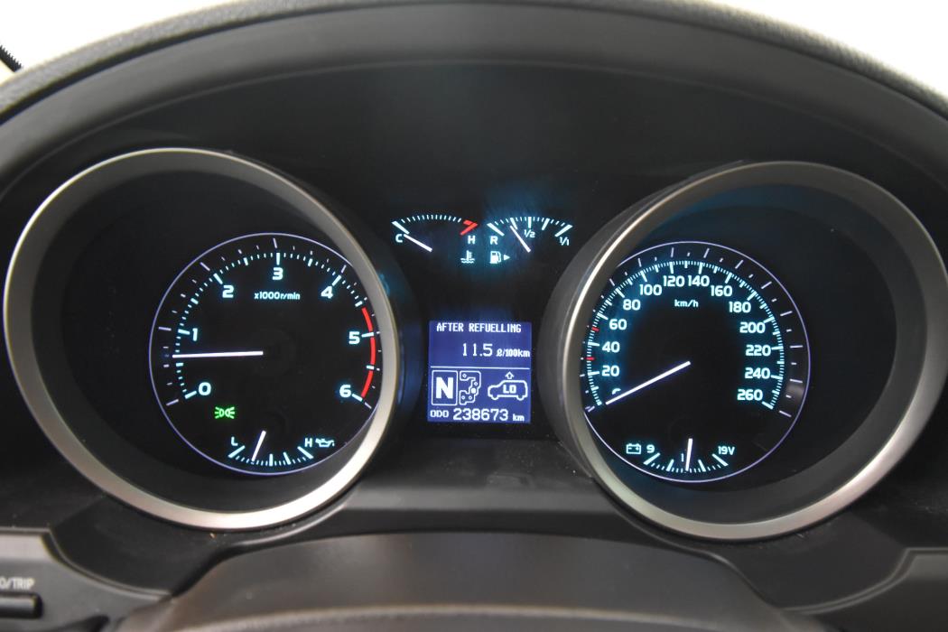 TOYOTA Land Cruiser V8 2008