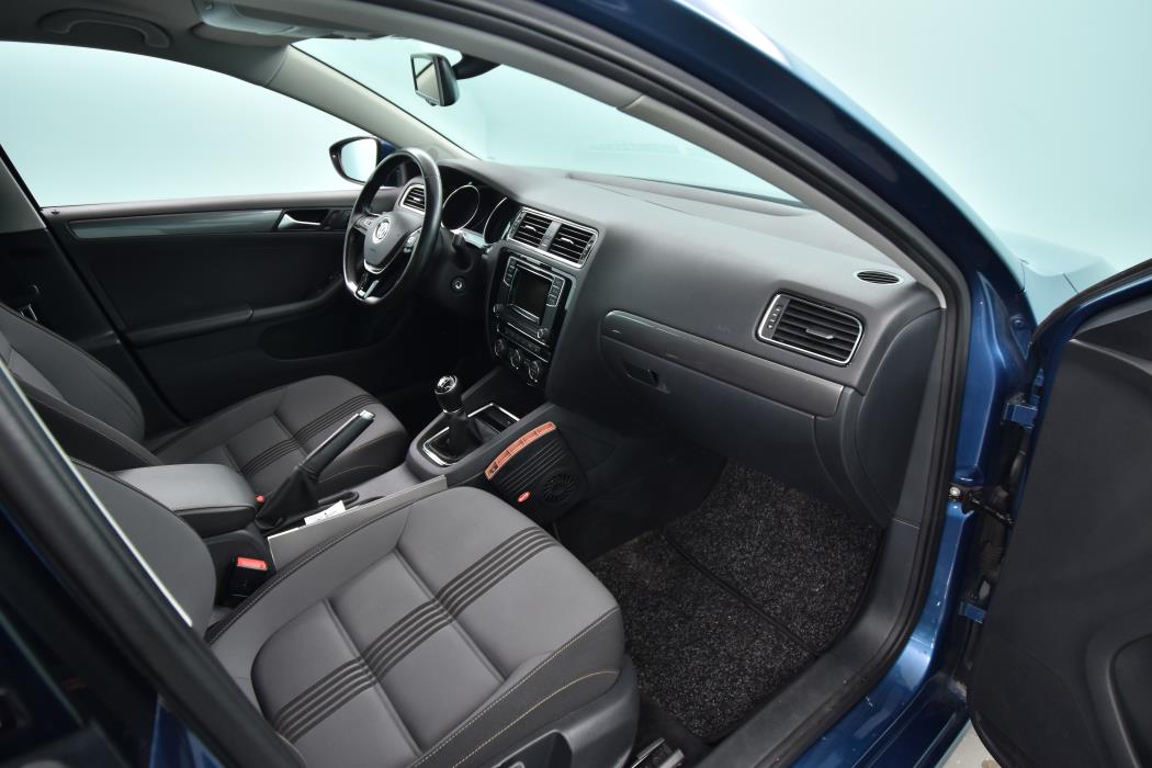 VOLKSWAGEN Jetta 2016
