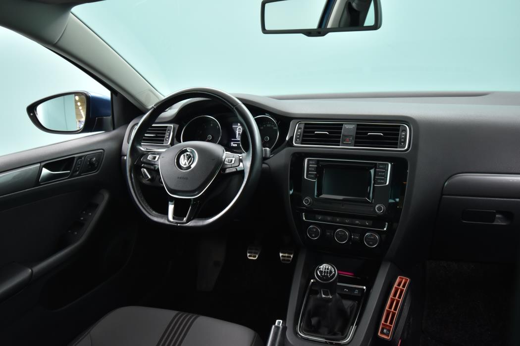 VOLKSWAGEN Jetta 2016