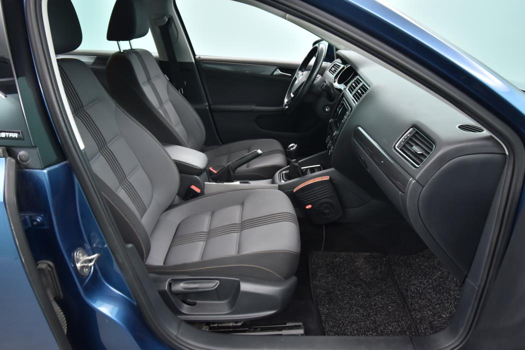 VOLKSWAGEN Jetta 2016