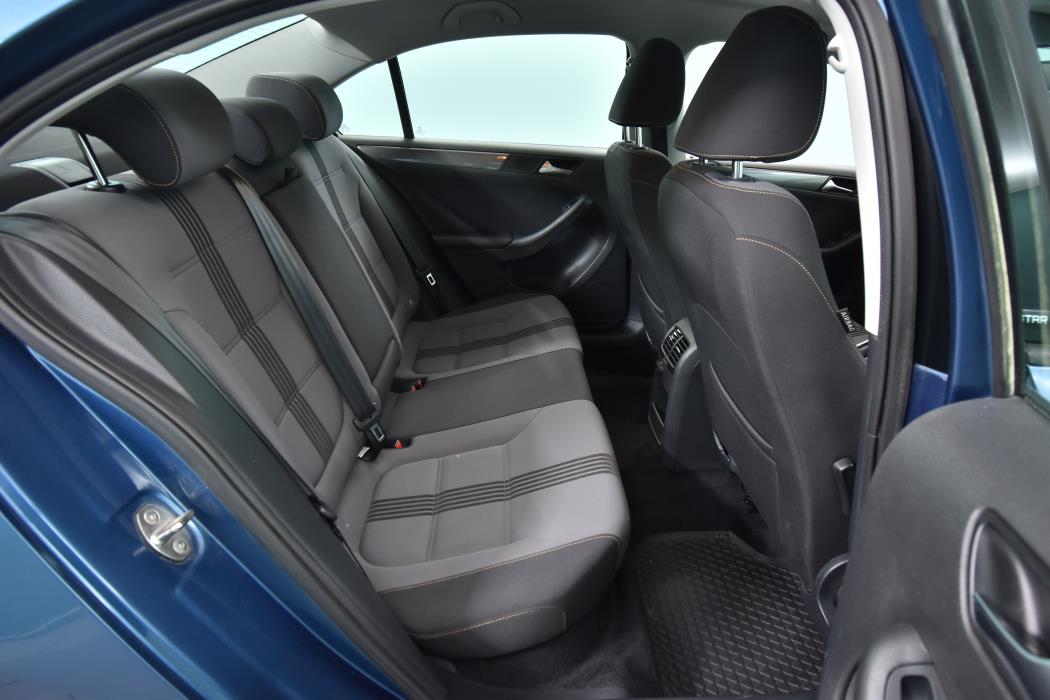 VOLKSWAGEN Jetta 2016