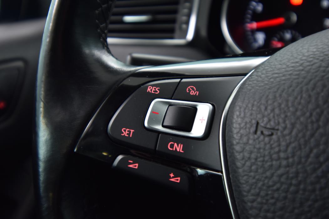 VOLKSWAGEN Jetta 2016