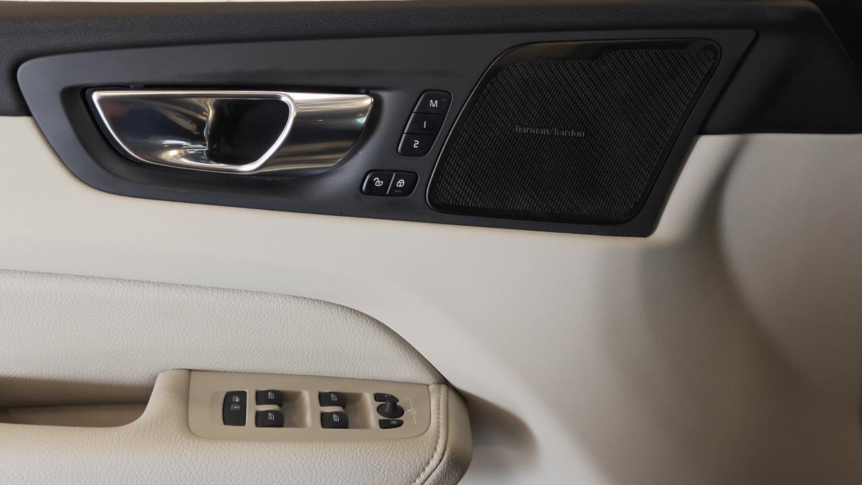 VOLVO XC60 2021