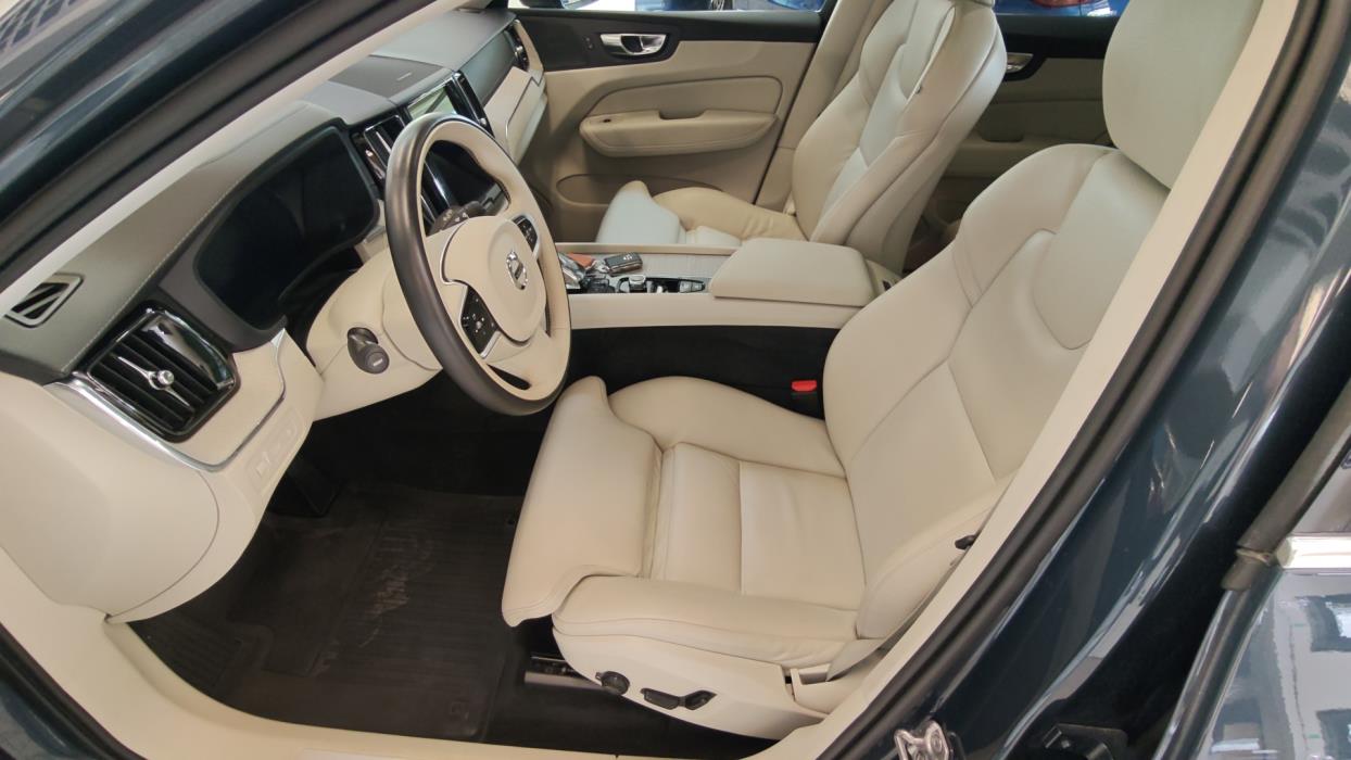 VOLVO XC60 2021