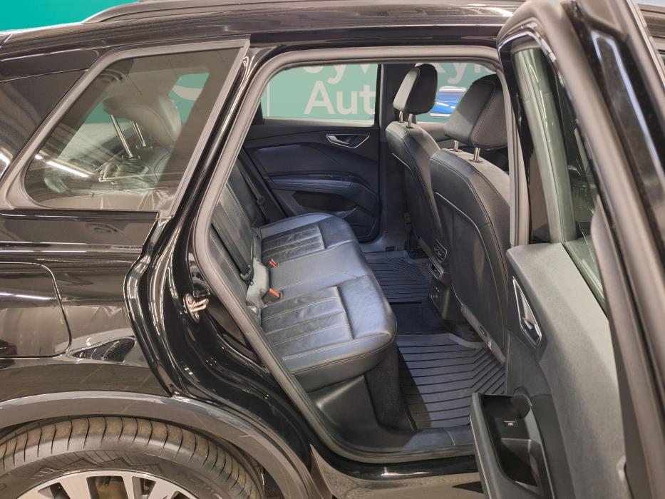 AUDI Q4 e-tron 2022