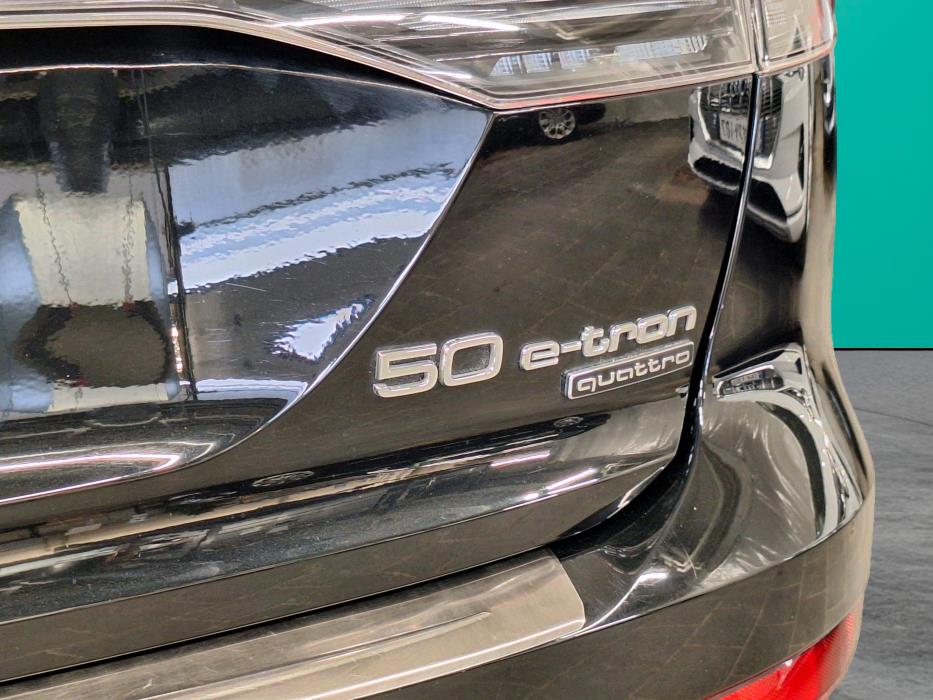 AUDI Q4 e-tron 2022