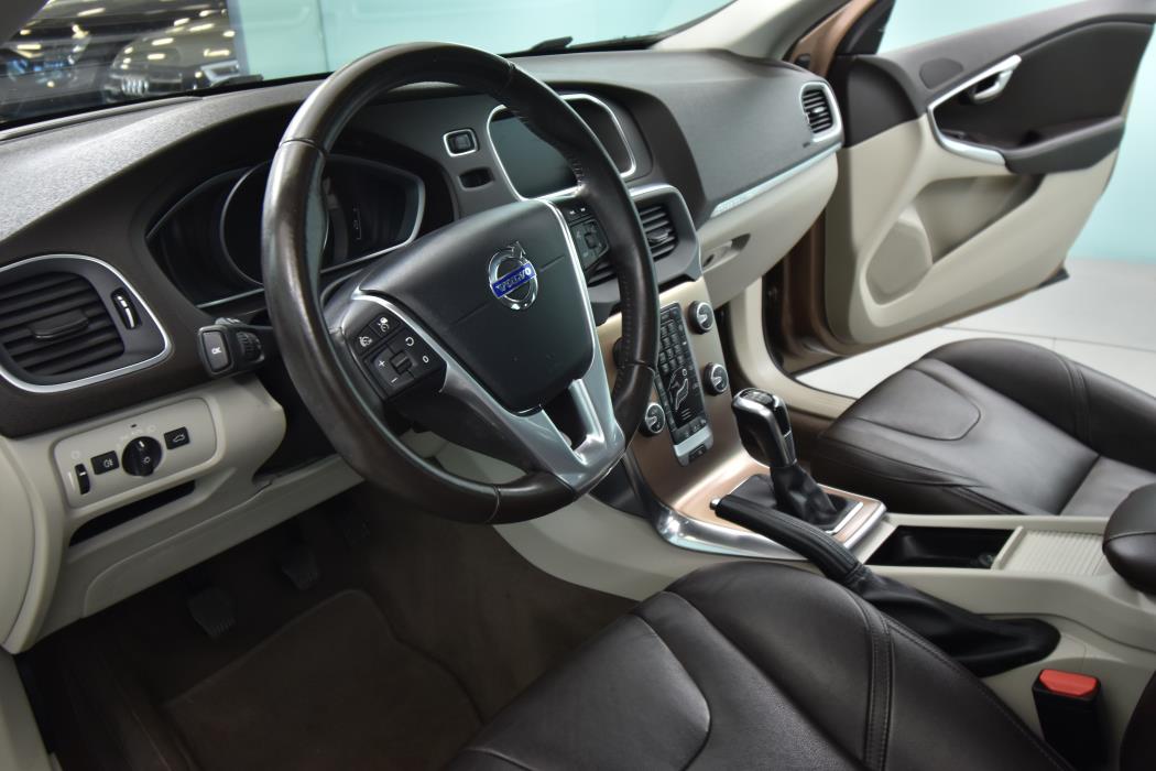 VOLVO V40 Cross Country 2015