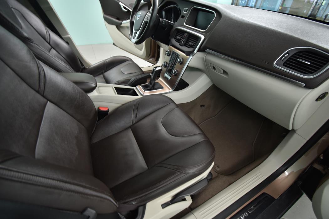 VOLVO V40 Cross Country 2015