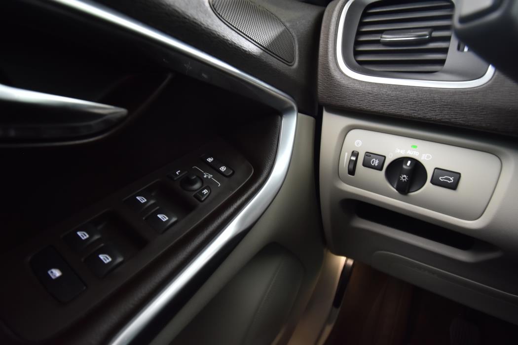 VOLVO V40 Cross Country 2015