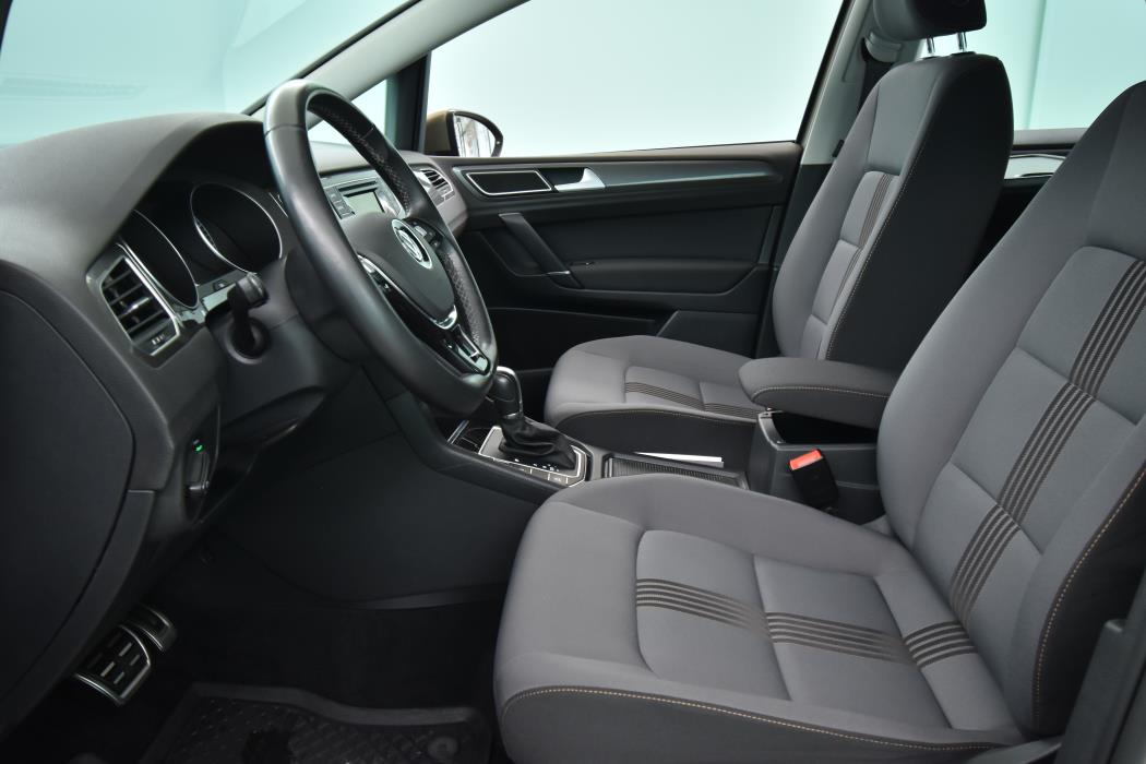 VOLKSWAGEN Golf Sportsvan 2016