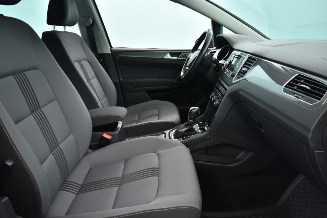 VOLKSWAGEN Golf Sportsvan 2016