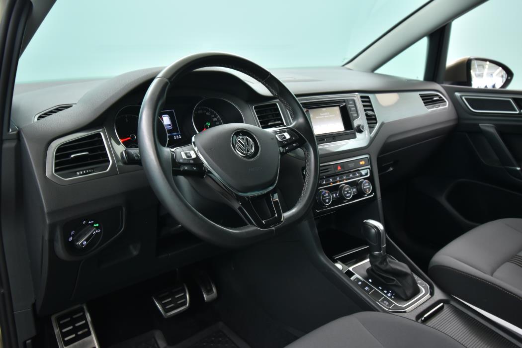 VOLKSWAGEN Golf Sportsvan 2016