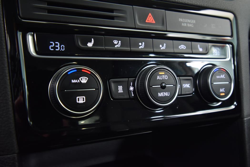 VOLKSWAGEN Golf Sportsvan 2016