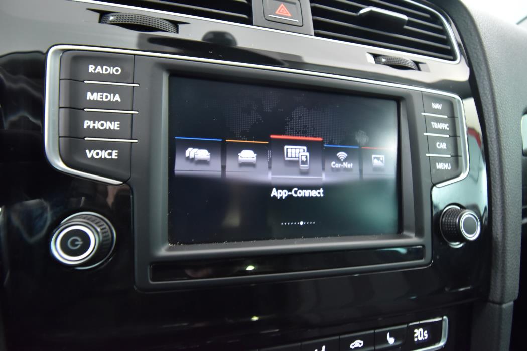 VOLKSWAGEN Golf 2016