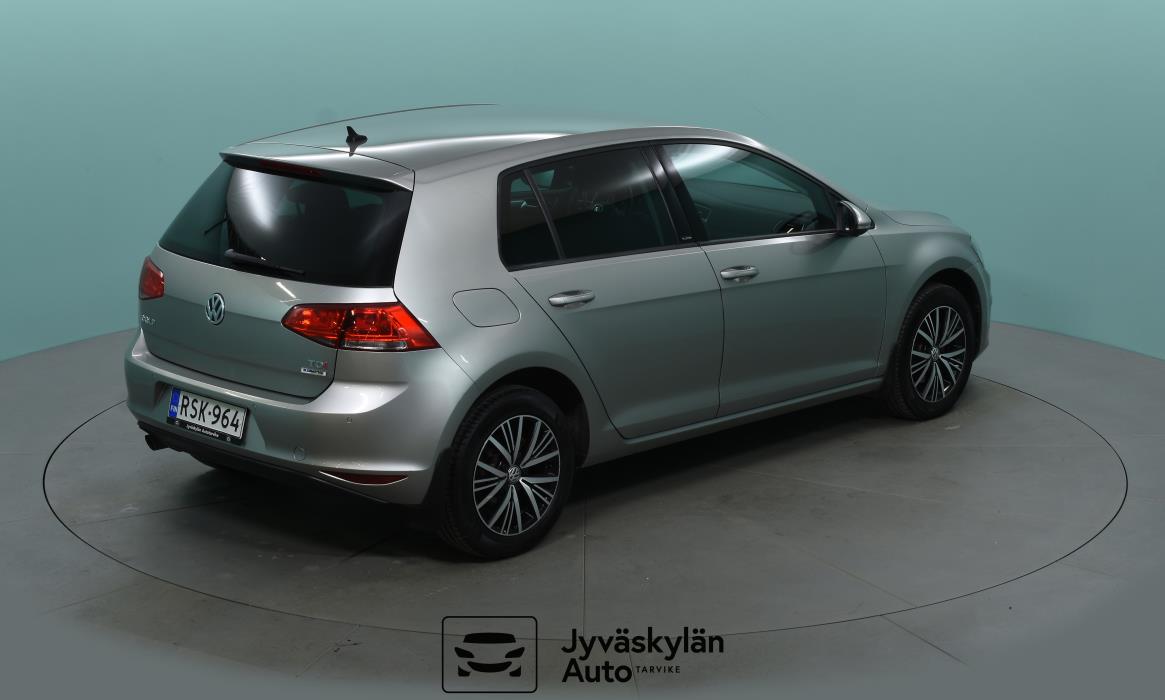 VOLKSWAGEN Golf 2016