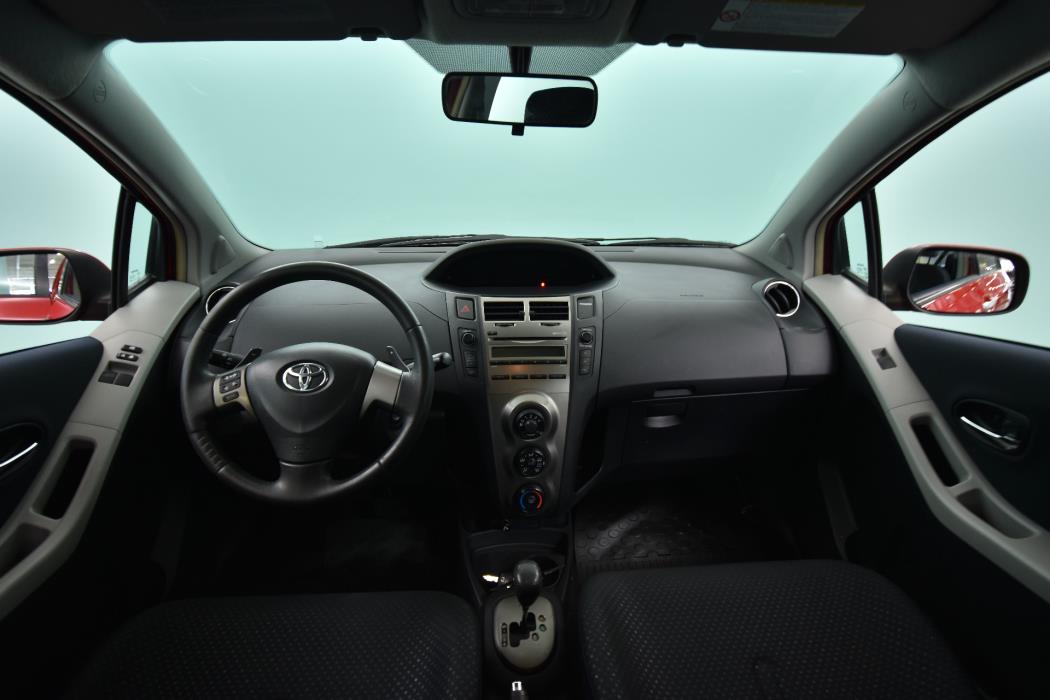 TOYOTA Yaris 2010