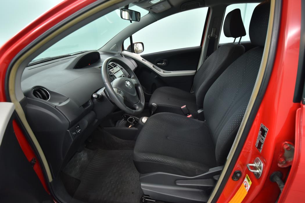 TOYOTA Yaris 2010