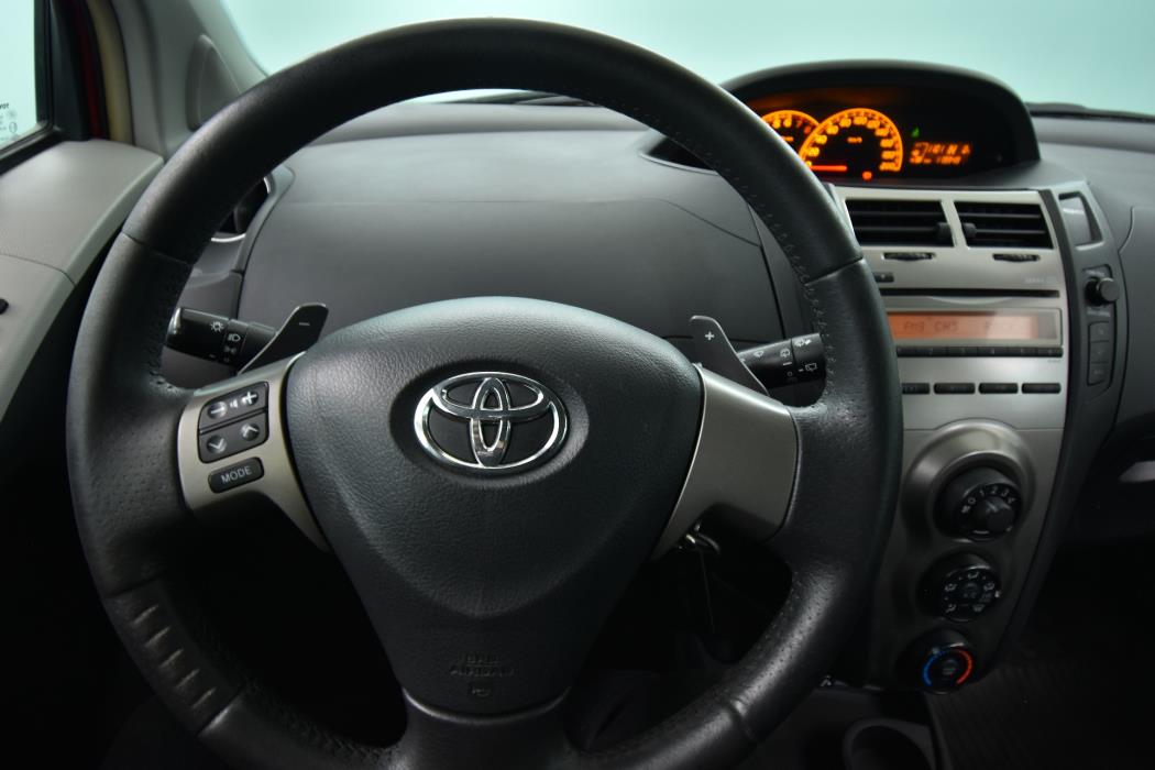 TOYOTA Yaris 2010