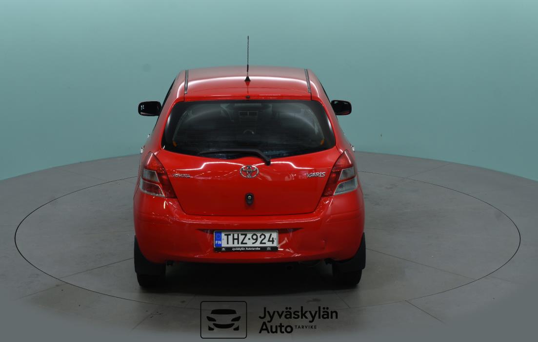 TOYOTA Yaris 2010