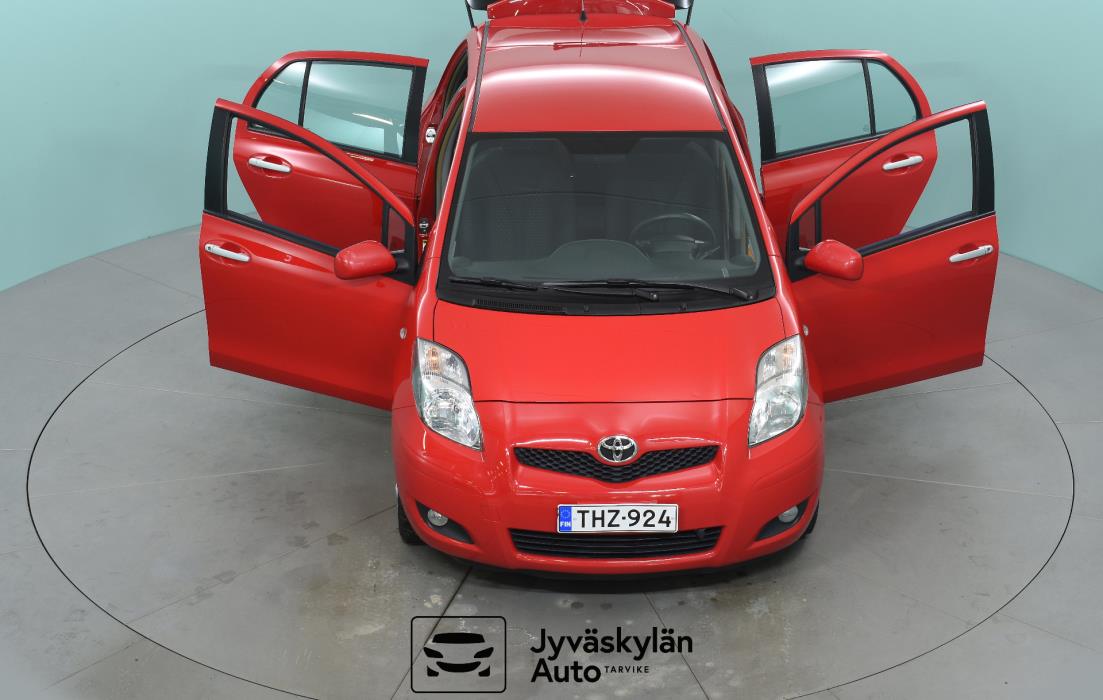 TOYOTA Yaris 2010