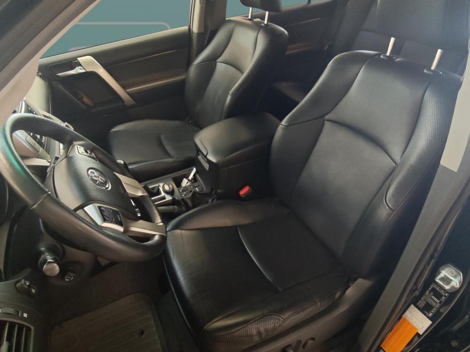 TOYOTA Land Cruiser 2010