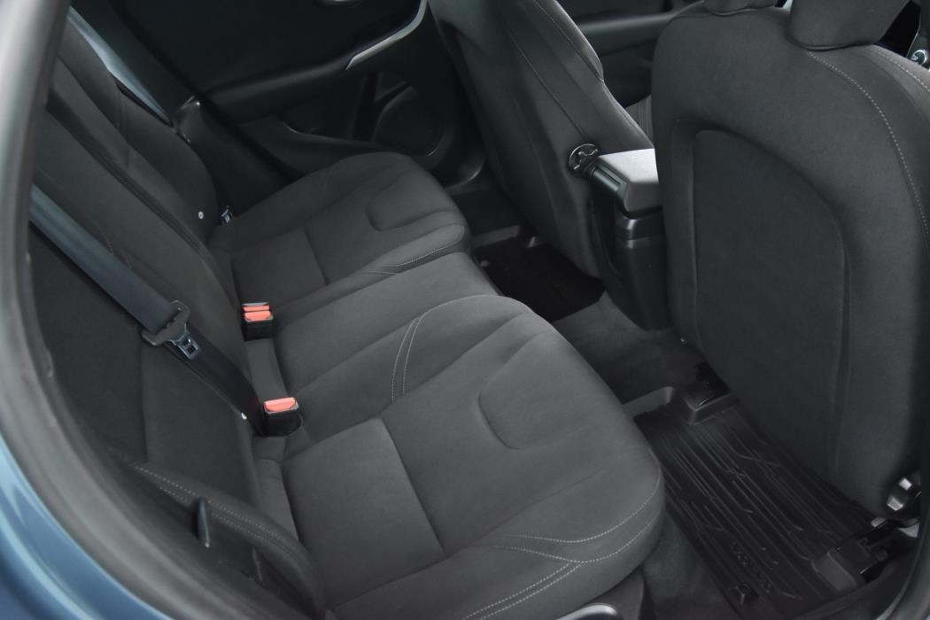 VOLVO V40 2013