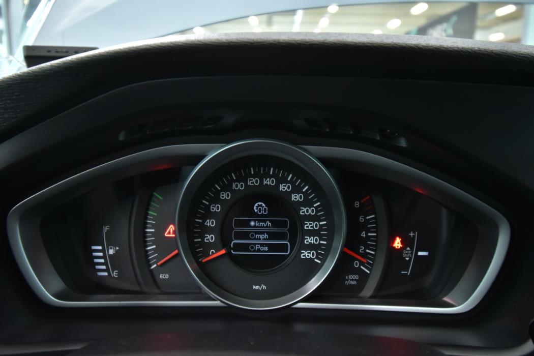 VOLVO V40 2013