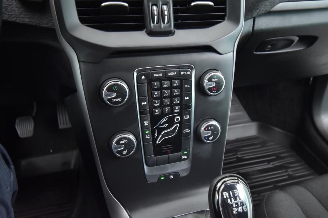 VOLVO V40 2013