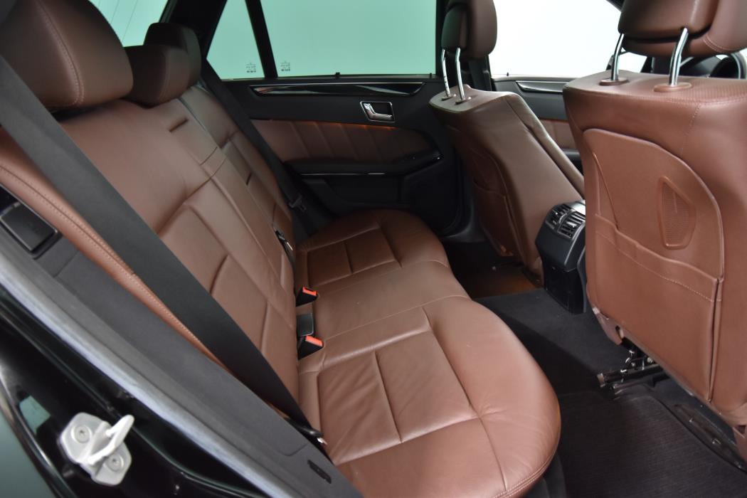 MERCEDES-BENZ E 2011