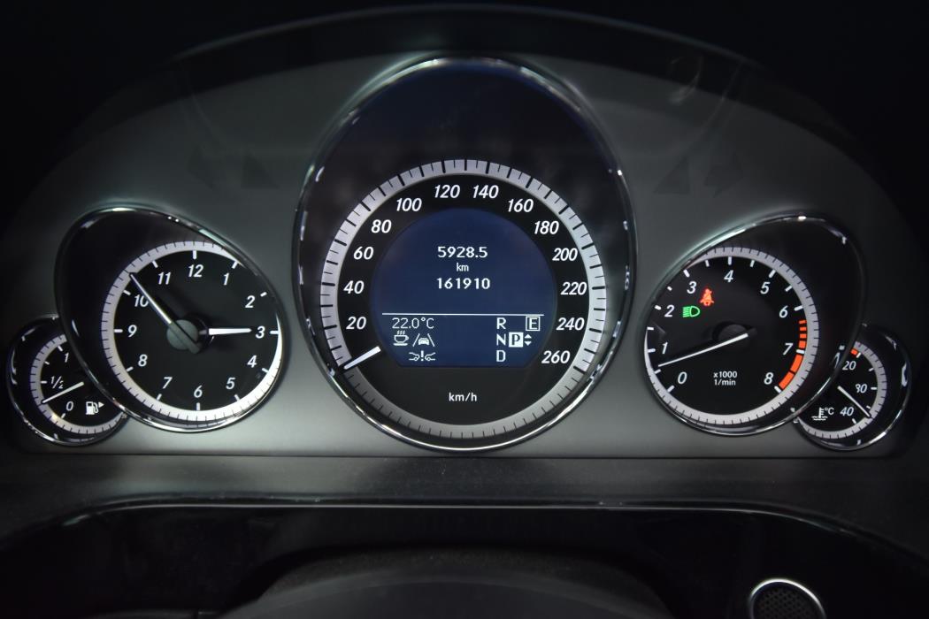 MERCEDES-BENZ E 2011