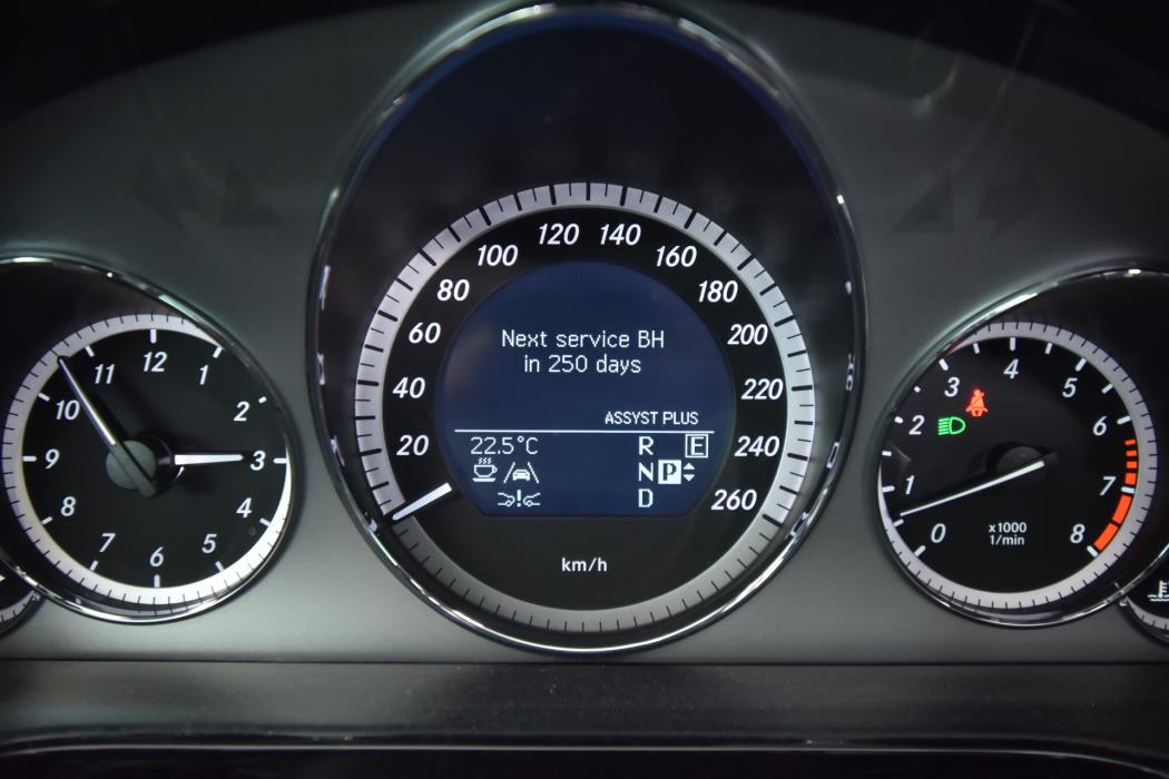 MERCEDES-BENZ E 2011