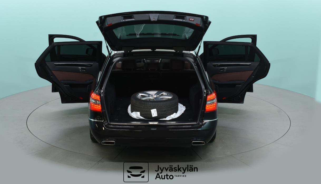 MERCEDES-BENZ E 2011