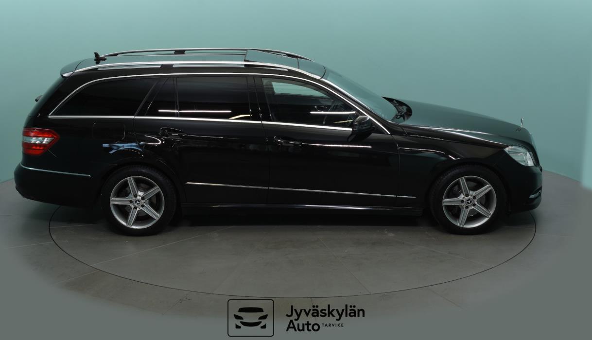 MERCEDES-BENZ E 2011