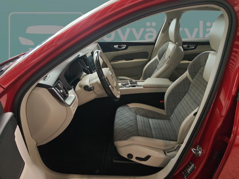 VOLVO XC60 2018