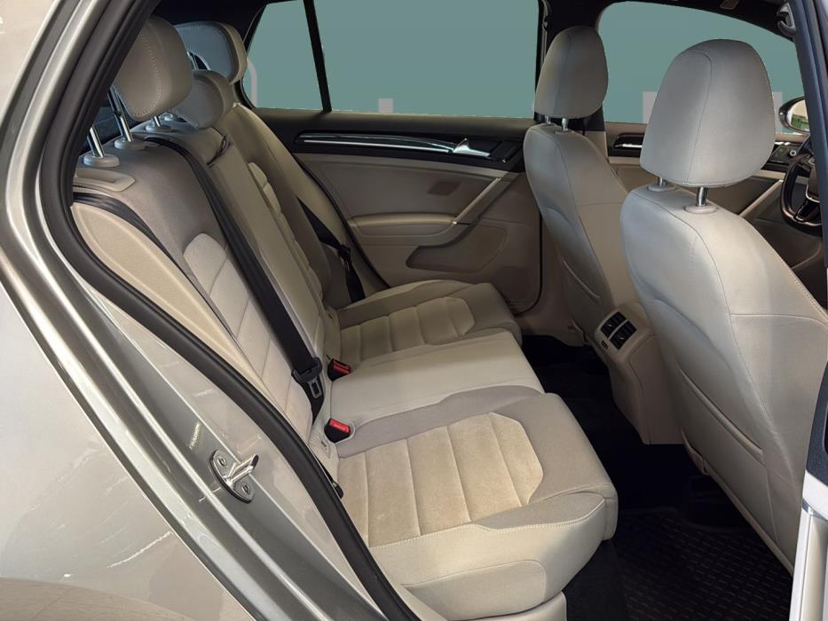VOLKSWAGEN Golf 2018